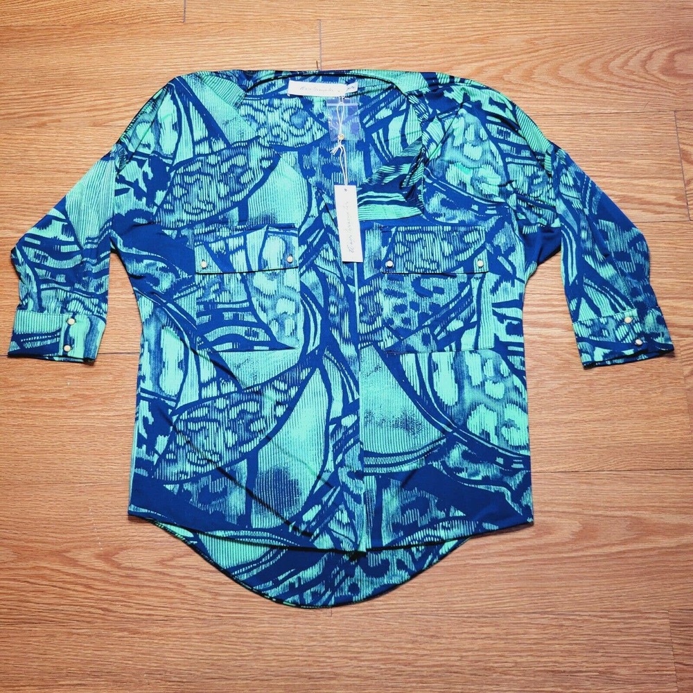 T Bags Los Angeles Women's Button down Blouse Size XS Green/Blue Print NWT